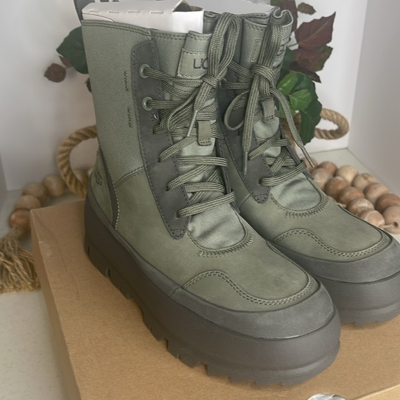 UGG Women's The Ugg Lug Boot: Color Moss Green Sz 7 - Picture 11 of 12